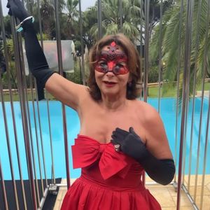Claudia Obert präsentiert sich à la "Fifty Shades of Grey"