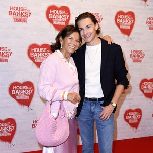 Ironie? Das sind Claudia Oberts skurrile Hochzeitspläne
