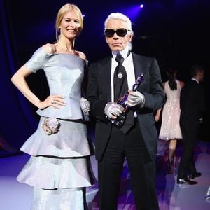 Zur Met Gala: Claudia Schiffer zollt Karl Lagerfeld Tribut