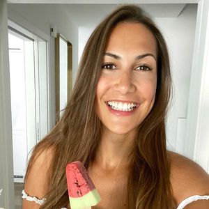 Hallöchen Popöchen! Clea-Lacy zeigt ihre heiße Kehrseite