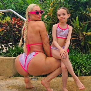 Coco Austin posiert im Bikini-Partnerlook mit Tochter Chanel