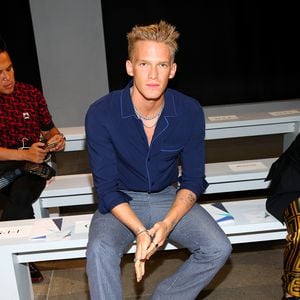 Single: Sunnyboy Cody Simpson ist wieder zu haben