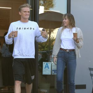 Voll entspannt: Miley Cyrus & Cody Simpson beim Kaffee-Date!