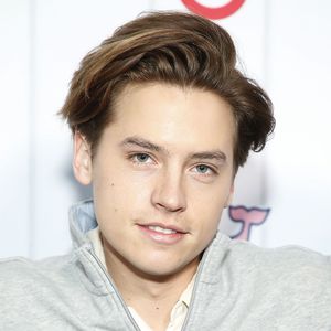 Neue Flamme? Cole Sprouse Hand in Hand mit Model erwischt