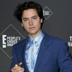 Cole Sprouse erklärt zerrüttete Beziehung zu seiner Mutter