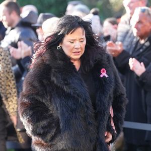 Coleen Nolan nimmt unter Tränen Abschied von Linda
