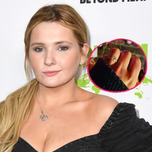 XXL-Ring: Schauspielerin Abigail Breslin hat sich verlobt
