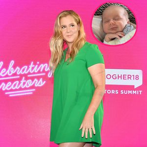 Wie ein Honigkuchenpferd: So süß lächelt Amy Schumers Sohn!