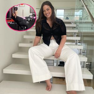 Mit XXL-Bauch: Ashley Graham stemmt hochschwanger Gewichte