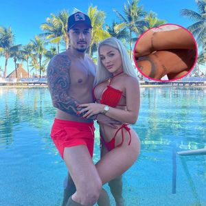 Mit ihrem Freund: Emmy Russ lässt sich Partnertattoo stechen