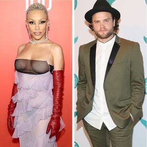Heiße Küsse: Bandelt Doja Cat etwa mit Musiker J.Cyrus an?