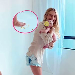 Beim Shooting: Elyse Knowles wurde von ihrem Baby angekackt