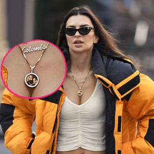 Süß: Emily Ratajkowski trägt Foto-Kette von ihrem Ehemann