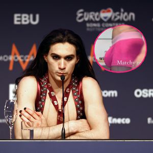 XXL-Beule: Måneskin-Schlagzeuger Ethan posiert in Unterhose