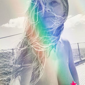Heidi Klum oben ohne: Heißer Nippelblitzer im Honeymoon!