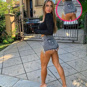 Under-Booty-Hose: Jessi Paszka POlarisiert mit knappen Pants