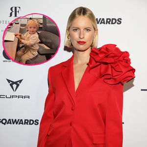 Wie die Mutter: Karolina Kurkova teilt Bild von Tochter Luna