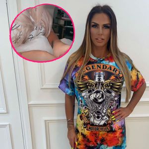 Mit Kissen: Versteckt Katie Price hier etwa einen Babybauch?