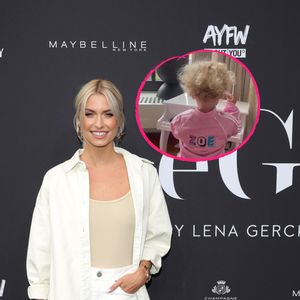 Süß: Lena Gercke zeigt, wie ihre Tochter am Klavier klimpert