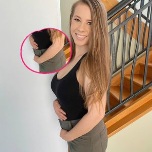 Premiere! Bindi Irwin präsentiert ihren kleinen Babybauch