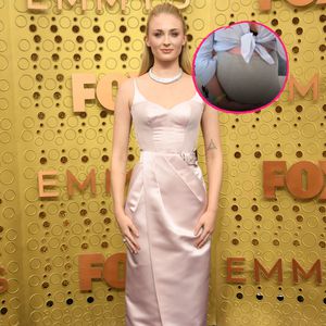 Selten: Neu-Mama Sophie Turner teilt Babybauch-Throwbackpics
