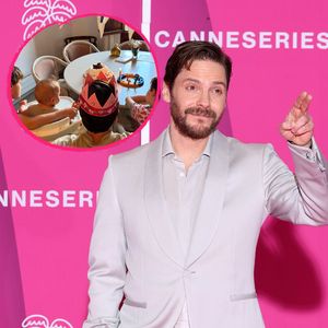 Am Geburtstag: Daniel Brühl zeigt erstmals seine drei Kinder