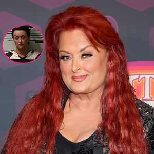 Wynonna Judds Tochter zeigt ihre nackten Brüste auf Autobahn