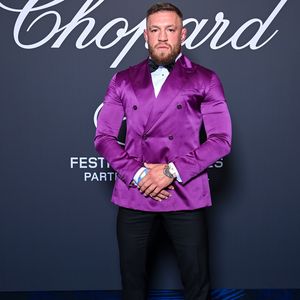 Auf dem Fahrrad: Conor McGregor wird vom Auto angefahren!