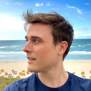 Selbstverliebt? Constantin Schreiber erntet Spott im Netz