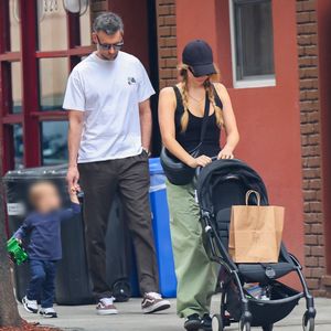 Der Kleine läuft schon: Jennifer Lawrence mit Sohn unterwegs