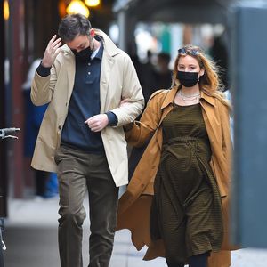 Haussuche: Jennifer Lawrence mit Mann und Babybauch gesehen