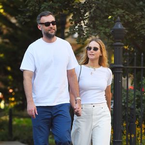 Hand in Hand: Jennifer Lawrence und Cooke im Park unterwegs