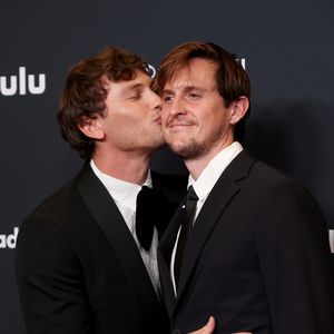Cooper Koch turtelt mit Freund Stuart bei den GLAAD Awards