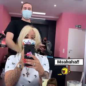 Hier zeigt sich Cora Schumacher ohne ihre XXL-Extensions
