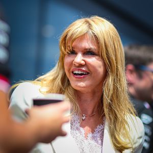 Corinna Schumacher strahlt beim Reitturnier im lässigen Look
