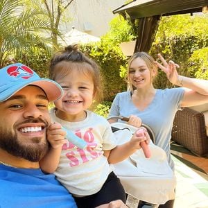 Nach Not-Operation: Cory Whartons Baby ist endlich zu Hause