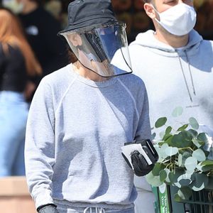 Welcher Serien-Star versteckt sich hinter dieser XXL-Maske?