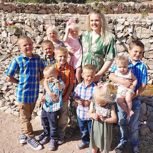 10 Kids in 10 Jahren: Insta-Mom unterrichtet alle von daheim