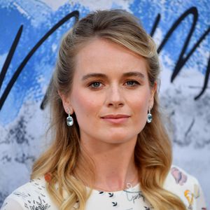 Für den guten Zweck: Prinz Harrys Ex Cressida zieht blank!