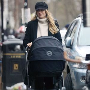 Wie süß! Prinz Harrys Ex Cressida Bonas mit Baby unterwegs