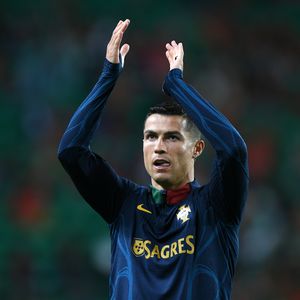 Cristiano Ronaldo würgt seinen Gegner während eines Spiels!