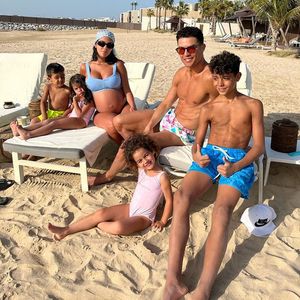 Urlaubsgrüße! Cristiano Ronaldo teilt ein neues Familienbild
