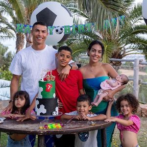 Cristiano Ronaldo und Georgina teilen neue Familienfotos