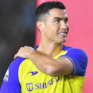 Mit einem Schwert: Cristiano Ronaldo feiert Gründungsfest