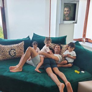 "Größte Liebe": Hier kuschelt Ronaldo mit seinen Kindern