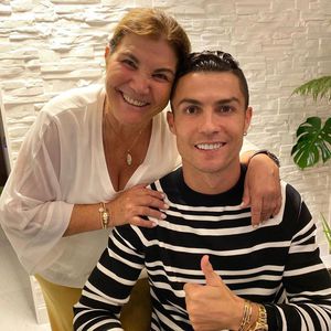Ronaldo schenkt seiner Mama zum Muttertag ein neues Auto!