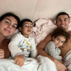 Kuschelzeit: Cristiano Ronaldo teilt niedliches Familienfoto