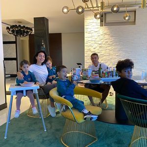 Total brav! Ronaldo zeigt Rasselbande am Frühstückstisch