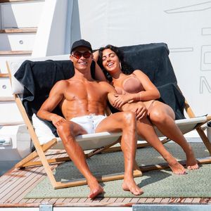 Herz-Emoji auf Bauch: Ist Ronaldos Freundin etwa schwanger?