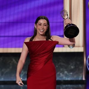Emmy-Pech: Schauspielerin Cristin Milioti stürzt mit Award